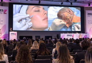 Masterclass Anatomy Dissection: trattamento dal vivo e dissezione anatomica proiettati in parallelo davanti ai partecipanti